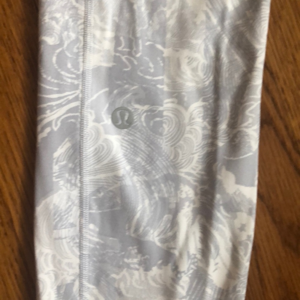 Lululemon Speed Up Tight White\Gray - size 4. - Picture 3 of 4